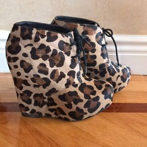 STEVE MADDEN LEOPARD WEDGES